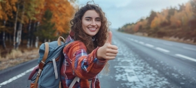 秋季公路背包旅行欧美美女图片